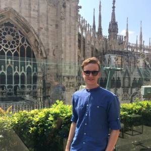 Hey! Sono un ragazzo di 18 anni che cerca qualcuno con cui passare dei piacevoli momenti. Sono solare, simpatico e divertente. Mi piace leggere e cucinare. Cerco un uomo che mi sappia soddisfare, di bel aspetto ma anche con un po' di sale in zucca, come si suol dire. Mi piacerebbe conoscere qualcuno della mia zona. Vorrei fare tante amicizie, non escludo nulla. Infatti, non mi dispiacerebbe trovare anche l'amore